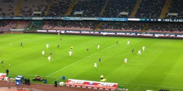 Finisce 3 -­ 0 al San Paolo con lo Slovan. Napoli al primo posto.