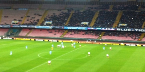 Napoli, passerella al San Paolo per chiudere una qualificazione già scritta in Turchia. Battuto il Trabzonspor per 1 a 0.