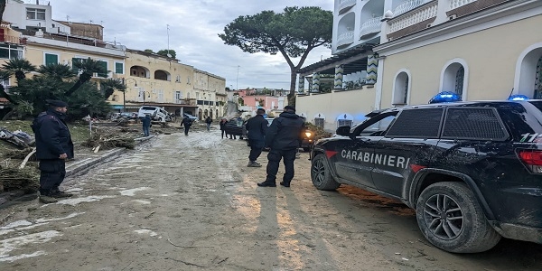 Casamicciola: denunciato un 53enne. Era alla guida di un\'auto rubata