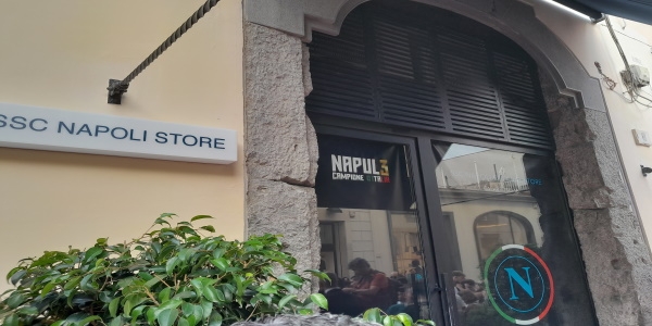 Napoli: a via Calabritto inaugurato un un nuovo Official Store SSC Napoli