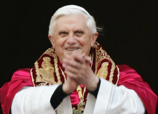 Benedetto XVI lascia il pontificato