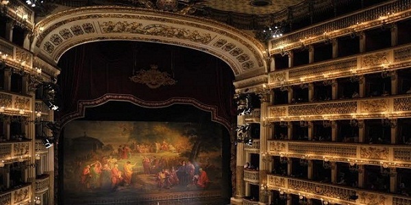 NAPOLI: AL TEATRO DI SAN CARLO LO STABAT MATER DI ROBERTO DE SIMONE.