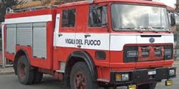 Incendio in appartamento a Crotone: salva donna con i tre figli