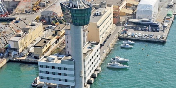 Genova: incidente al porto, nave impatta contro una torre. Almeno 3 i morti