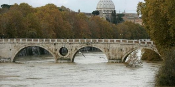 Bimbo nel Tevere: il padre indagato per omicidio volontario