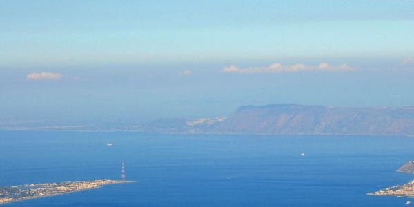 Lo Stretto di Messina: il fascino e la bellezza fra mito e realtà.