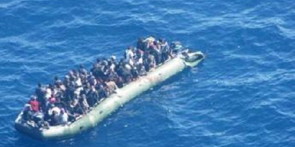 Migranti salvati da mercantile italiano