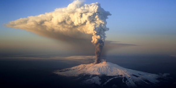 Etna: cratere sud est in eruzione