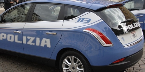 Presentata la nuova livrea delle auto della Polizia di Stato