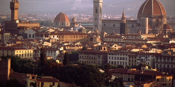 Firenze: spara a moglie e tenta suicidio, proiettile ferisce anche figlia