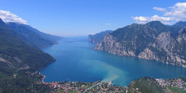 Tre velisti dispersi sul lago di Garda