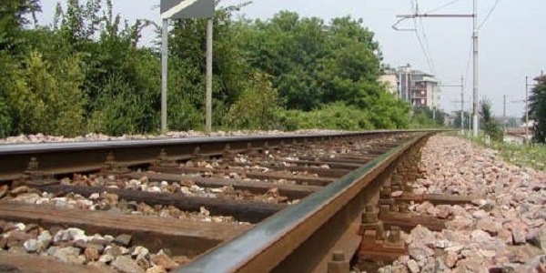 Bologna: treno regionale sviato