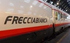 Frecciabianca stop per un guasto al locomotore