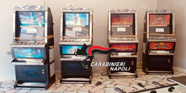 Napoli: i CC sequestrano 5 slot machine modificate