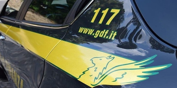 Napoli e Prov: taxi abusivi, controlli e sanzioni della GdF