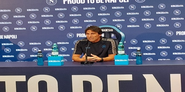 Conte: l\'abito dobbiamo sporcarlo sempre, ogni partita è un esame importante