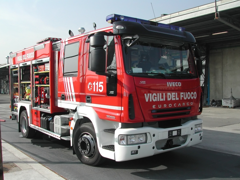 Gioia Tauro, bomba a impianto di benzina.