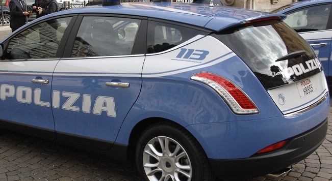 Presentata la nuova livrea delle auto della Polizia di Stato