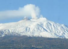 Bloccati sull\'Etna da due giorni: un\'odissea per 25 turisti