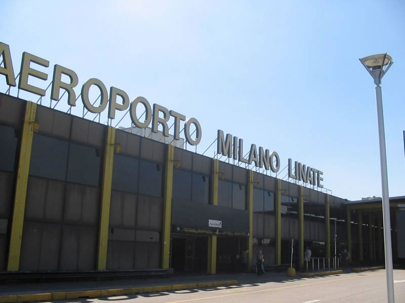 Linate: velivolo si spezza in due parti