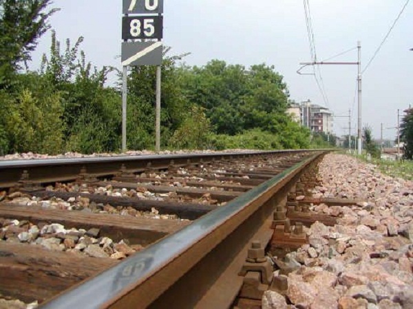 Bologna: treno regionale sviato