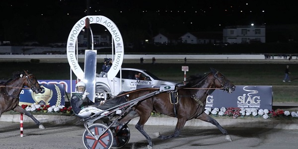 Ippica: il Nastro Azzurro del Derbyè di Alrajah One guidato da Enrico Belle