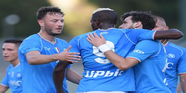 NAPOLI - HATAYSPOR 4 - 0. Azzurri ok, doppiette di Osi e Simeone