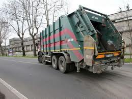 Donna muore travolta da camion nettezza urbana nel Sulcis