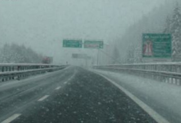 Italia nella morsa del gelo: neve sulle autostrade