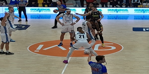 S.S. NAPOLI BASKET - REYER VENEZIA, APPUNTAMENTO ALLA FRUIT VILLAGE ARENA