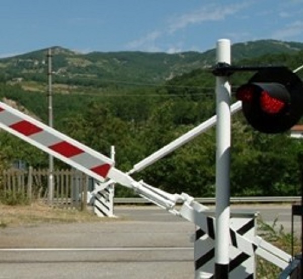 Castelnuovo di Porto: Treno travolge auto, un morto