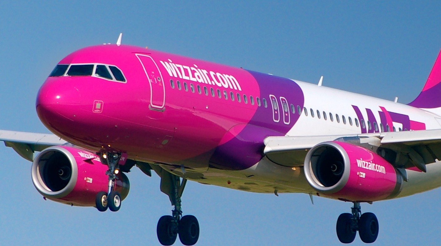 Atterraggio d'emergenza a Fiumicino di un aereo della Wizz Air